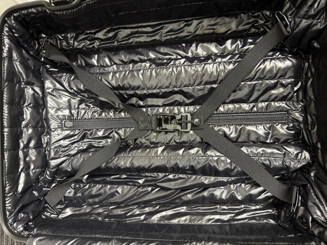 RIMOWA×MONCLER 限定発売キャリーケース 機内持ち込み可能
