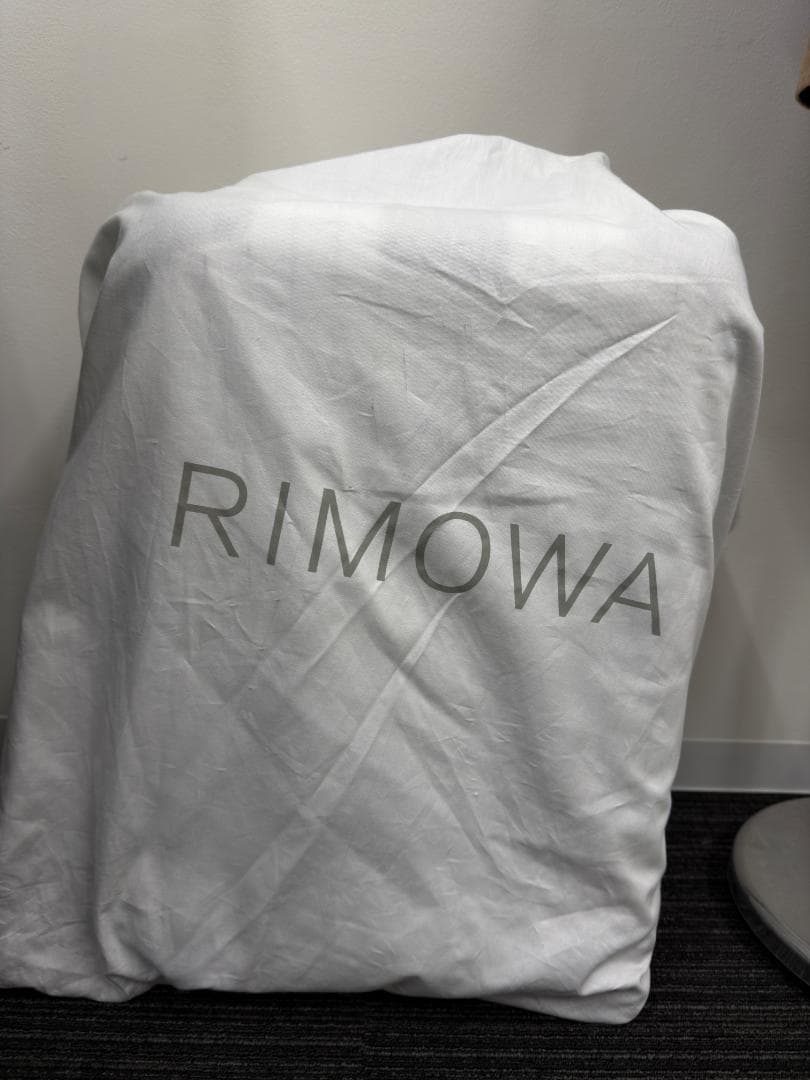RIMOWA×MONCLER 限定発売キャリーケース 機内持ち込み可能