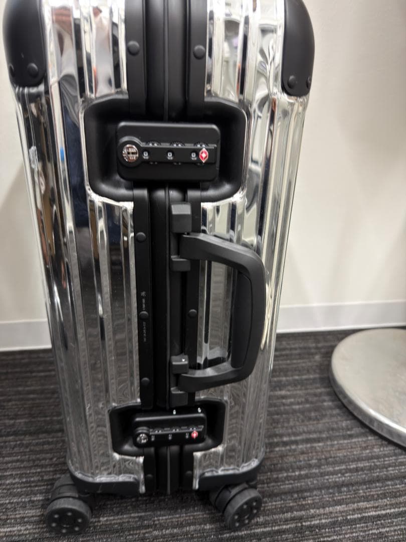 RIMOWA×MONCLER 限定発売キャリーケース 機内持ち込み可能