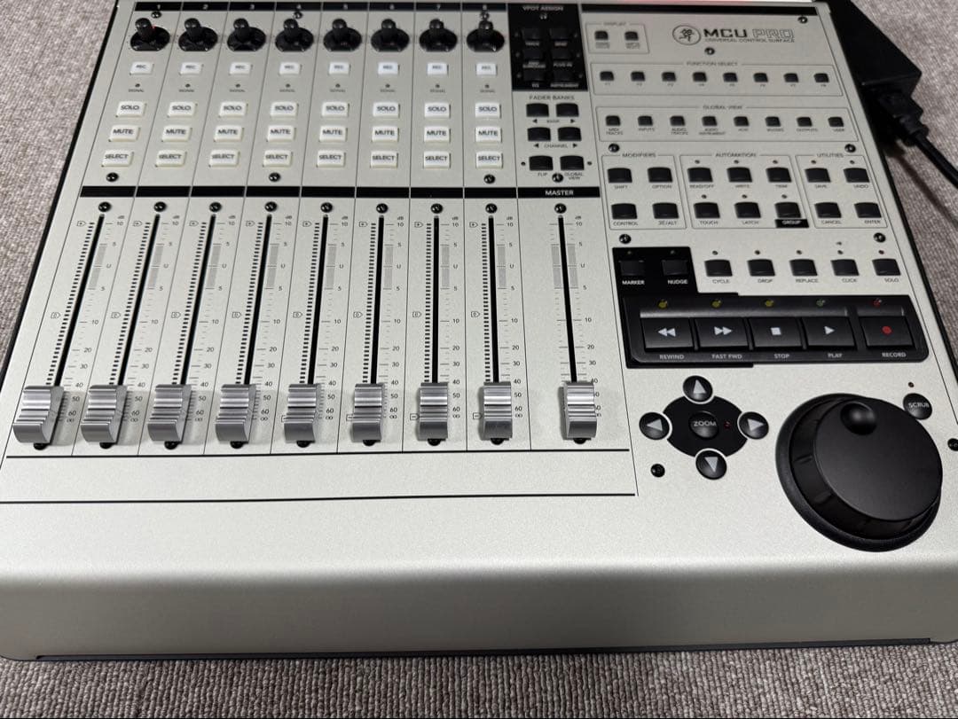 MACKIE MCU Pro DAWコントロールサーフェス