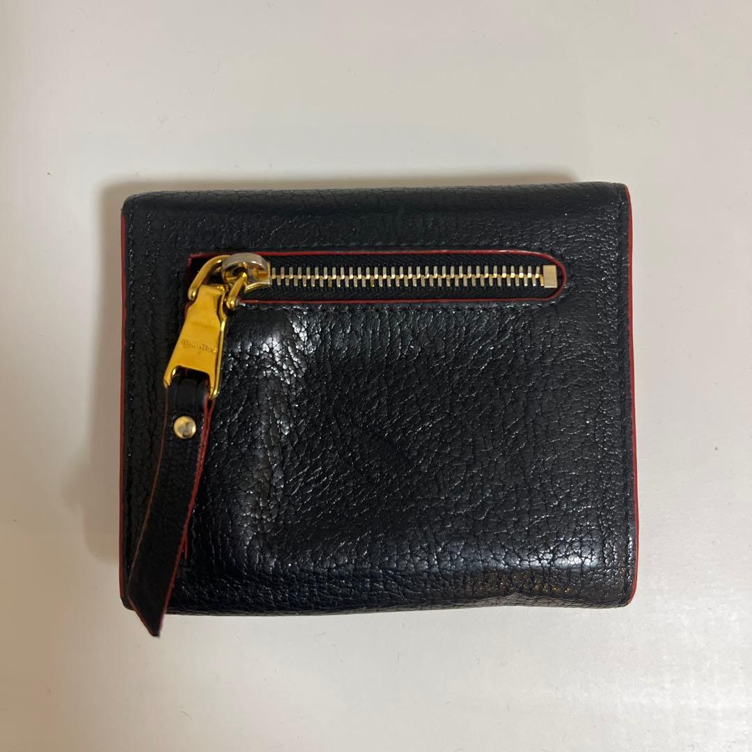 【値下げ】MIU MIU 三つ折り財布 黒　レター