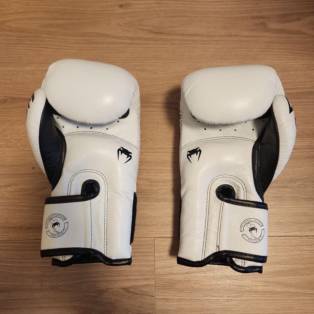 Venum ボクシンググローブ 10 oz ホワイト/ブラック