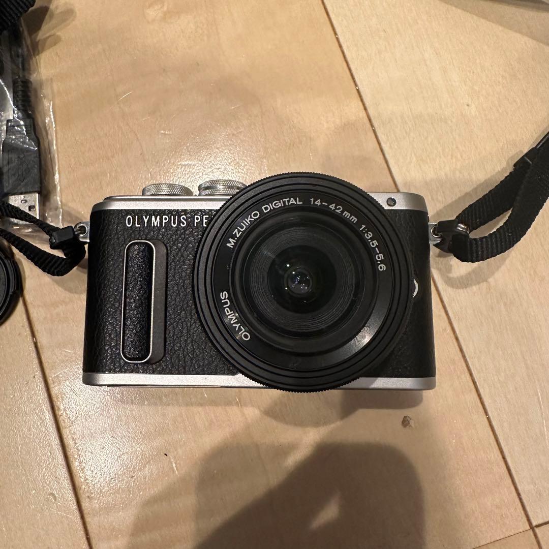 OLYMPUS E-PL8本体とレンズ
