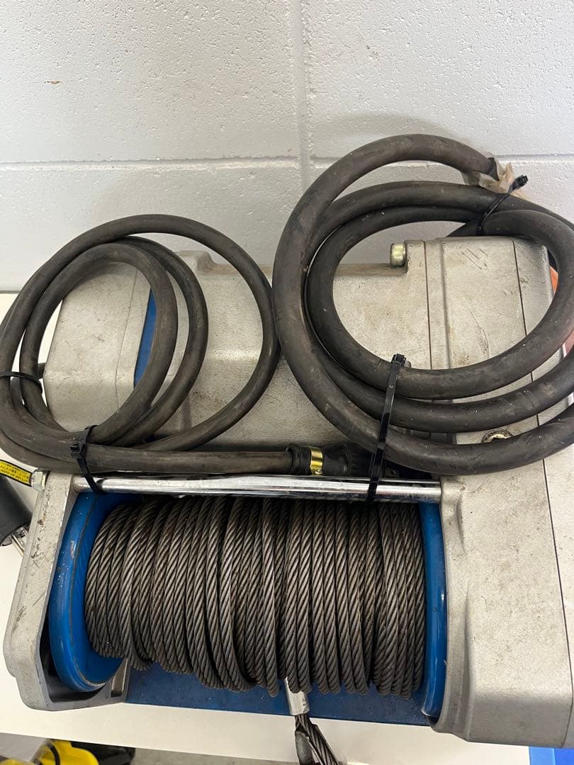 富士製作所　100V 電動ウインチ　180Kg