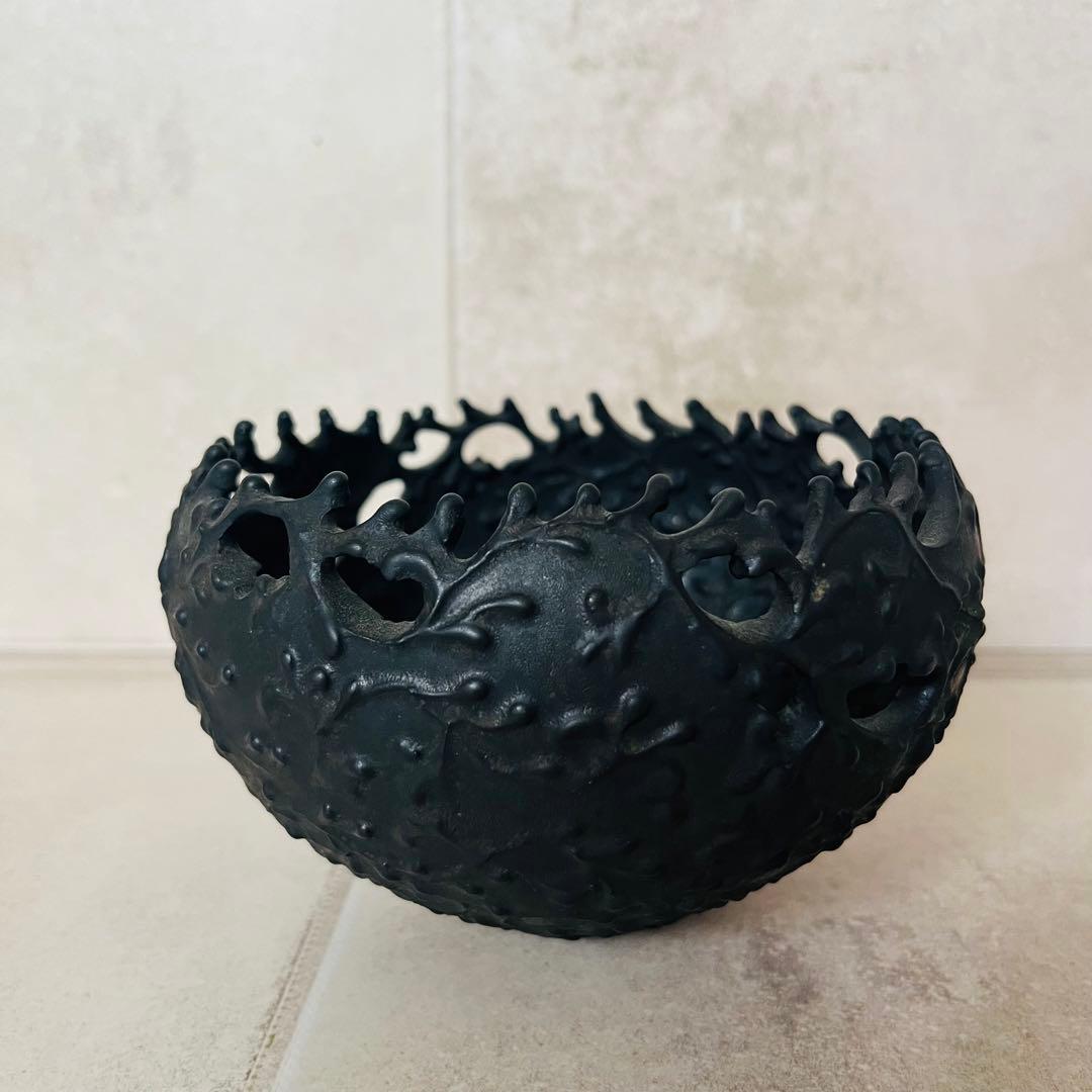 陶芸家　伊藤剛俊　黒　器　透かし彫り