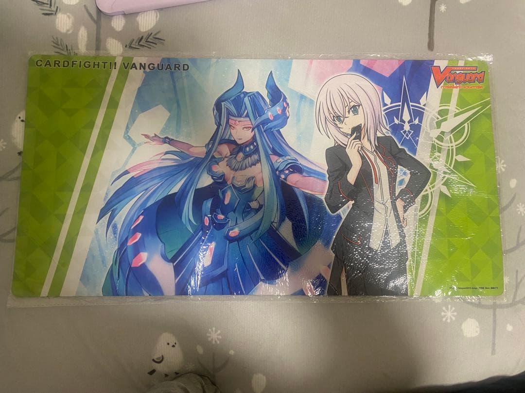 ヴァンガード　海外限定ラバープレイマットヘキサゴナル・メイガス＆戸倉ミサキ