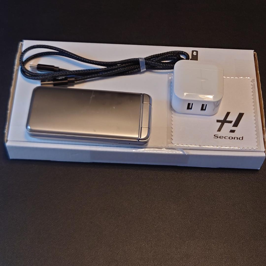 京セラ DIGNO® ケータイ3 902KC 折りたたみ式携帯電話 本体