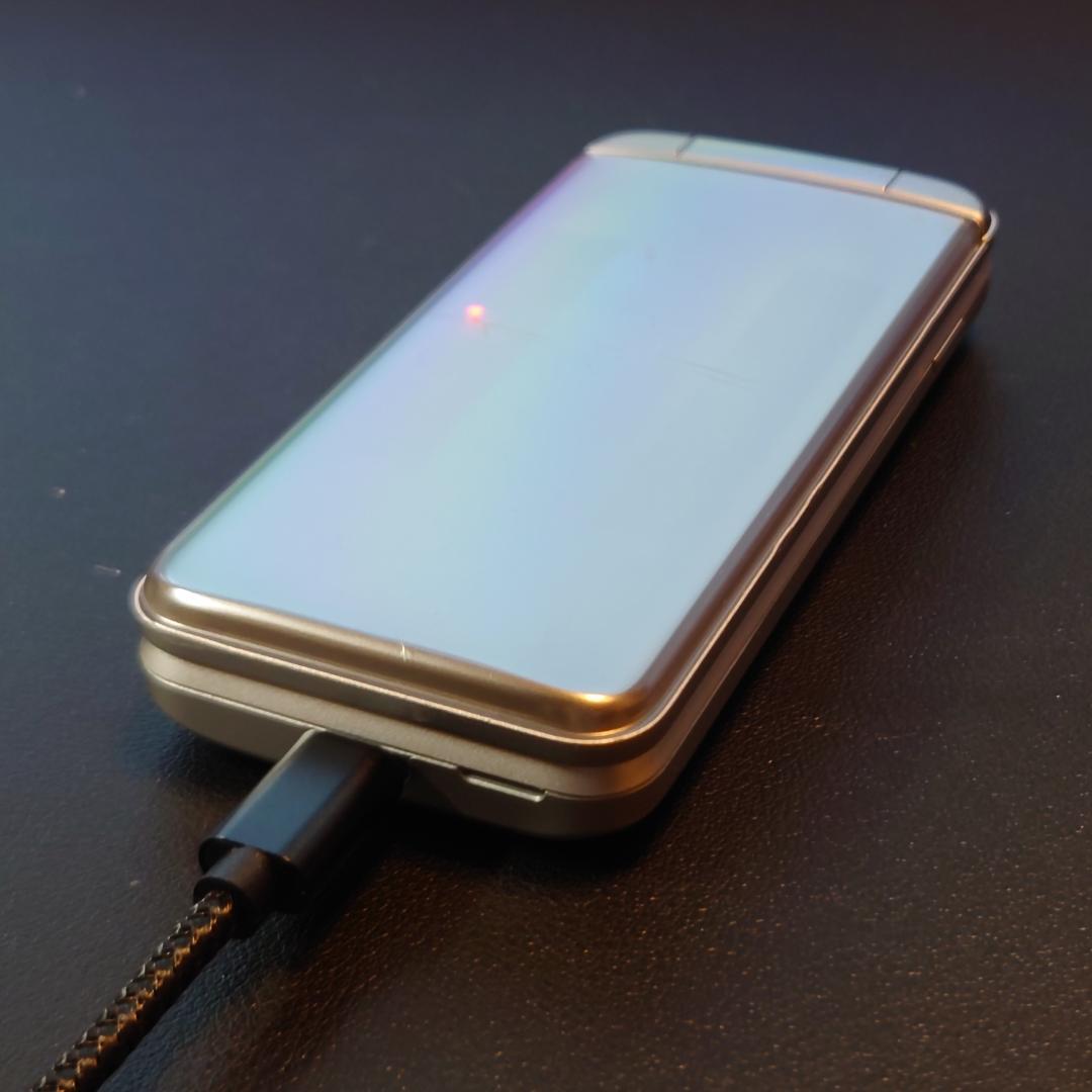 京セラ DIGNO® ケータイ3 902KC 折りたたみ式携帯電話 本体