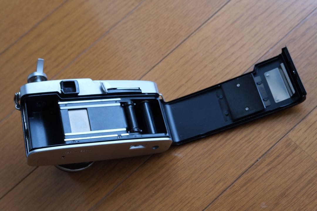 Olympus Pen-F フィルム一眼レフカメラ（38mmレンズ付き）