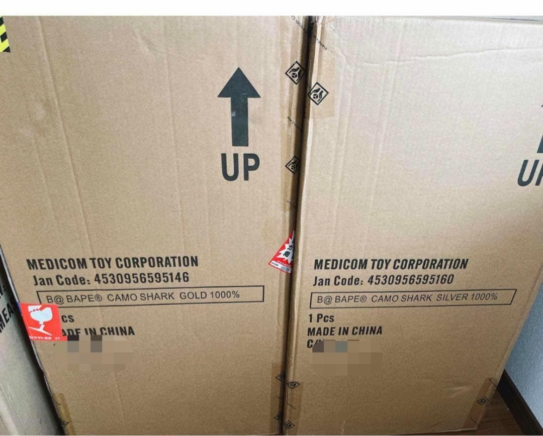 BE@RBRICK BAPE SHARK 1000％ GOLD SILVER
