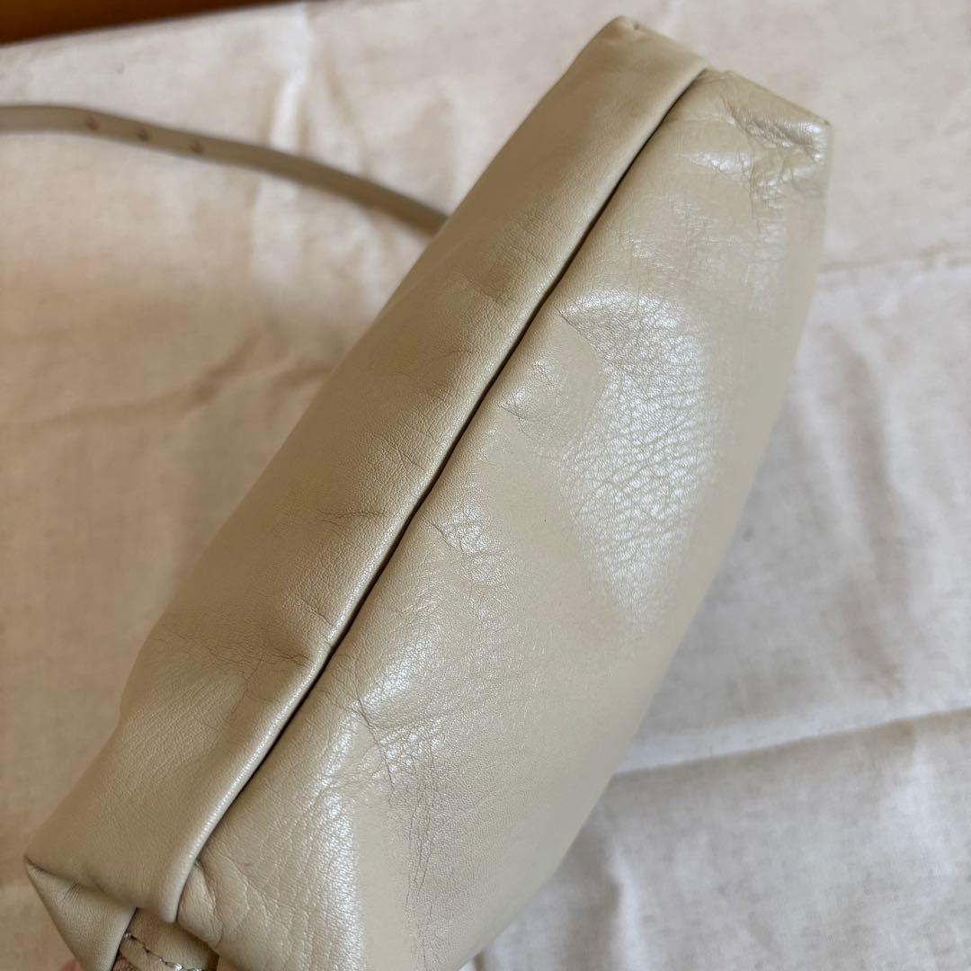 gemeil russet レザーミニショルダーバッグ ベージュ 斜め掛けバッグ