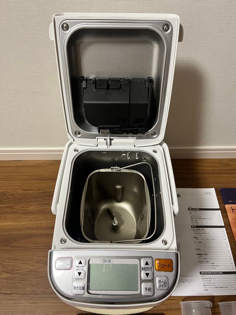 【美品】31日まで値下　象印　ホームベーカリー 自動投入　BB-ST10-WA