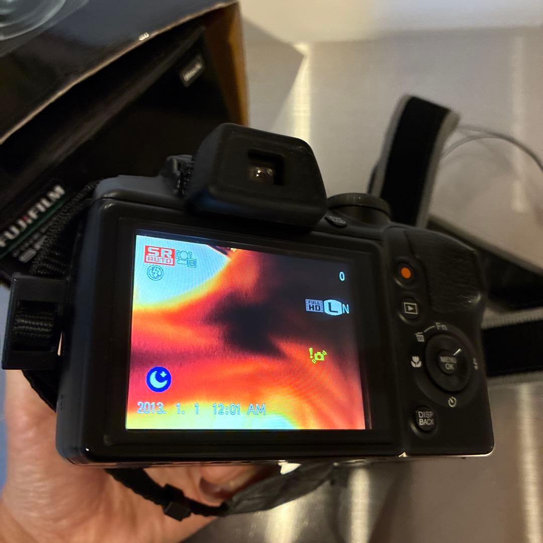 FUJIFILM FINEPIX S8400 本体　送料込み