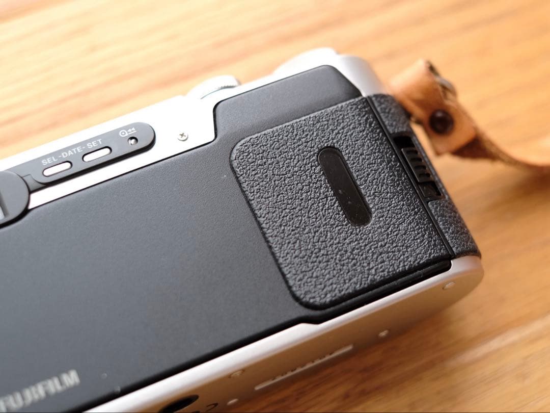 FUJIFILM KLASSE W シルバー（レザーケース・ストラップ付き）