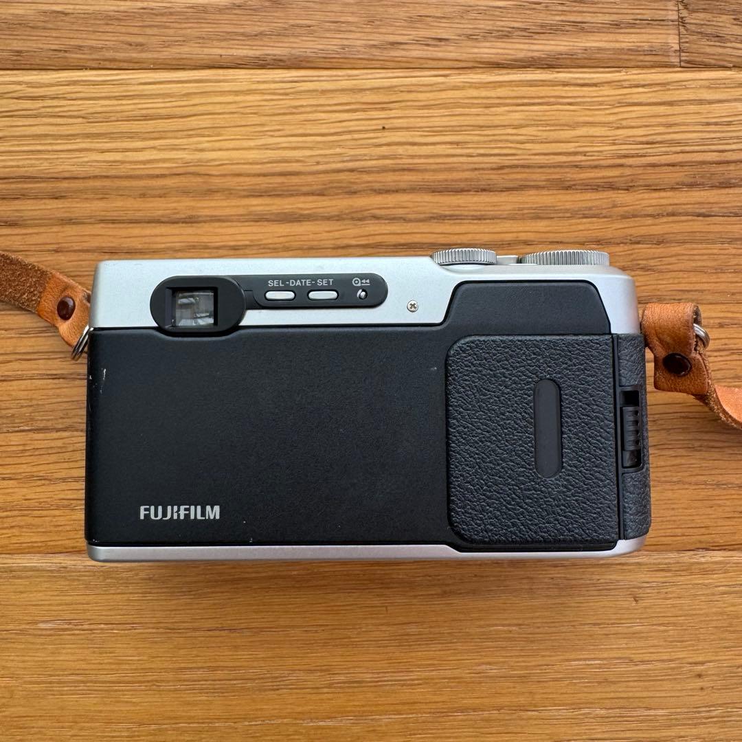 FUJIFILM KLASSE W シルバー（レザーケース・ストラップ付き）