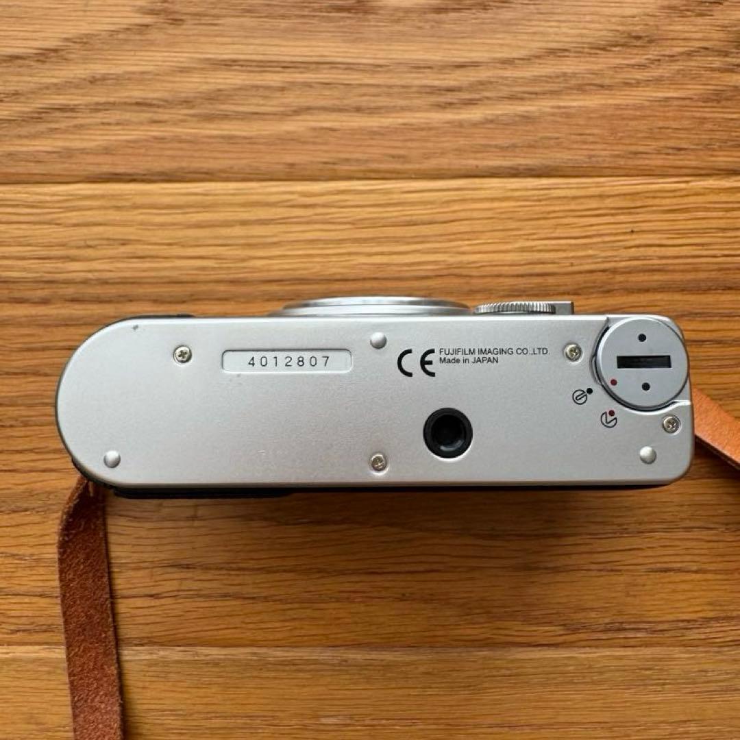 FUJIFILM KLASSE W シルバー（レザーケース・ストラップ付き）