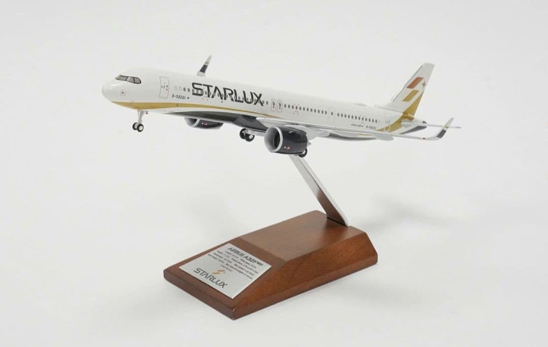 1/200 HOGAN　STARLUX　AIRBUS A321neo　模型