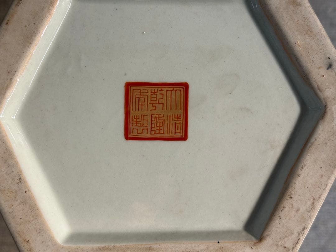 中国　大清乾隆年製銘　黒地粉彩龍鳳紋角瓶　右　高さ47.0cm 送料込み0106