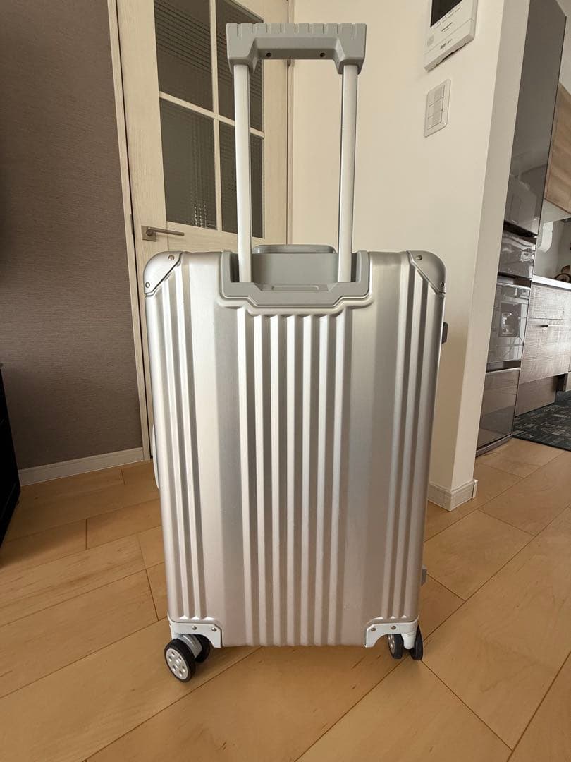 新品未使用Mercedes シルバーキャリーケース65L