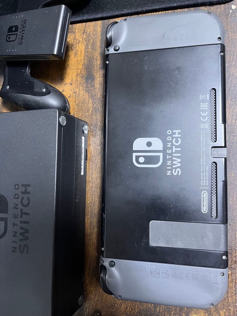 Nintendo Switch 本体 + Joy-Con +ケース