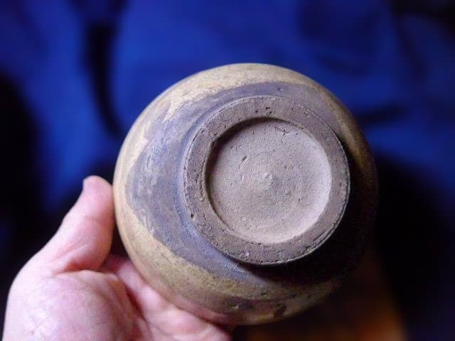 状態の良い黄瀬戸茶碗です。銘は雪月、柳営御物、玄々斎の花押が描かれています。