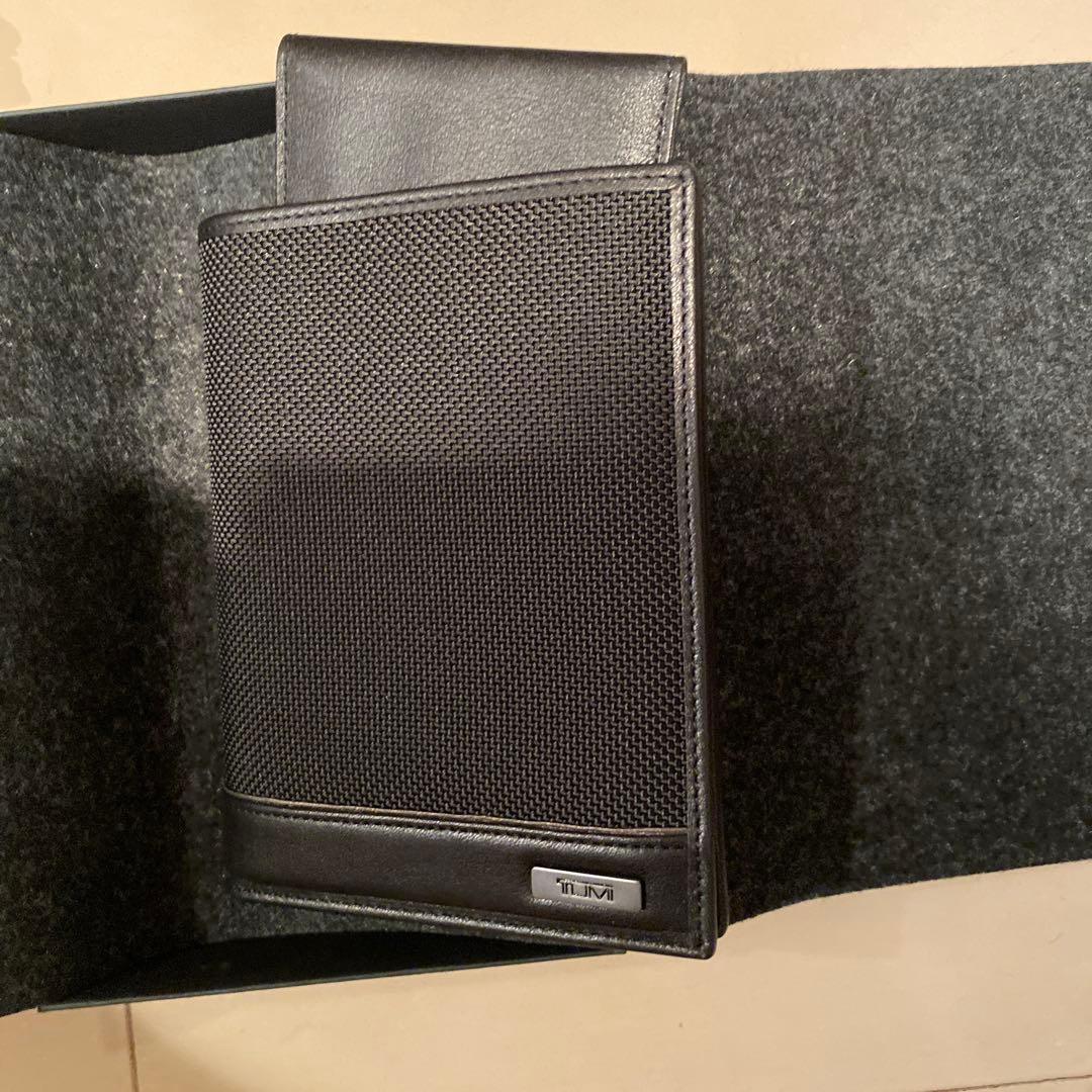 TUMI ブラック パスポートポケット付き　新品未使用 ハワイ購入