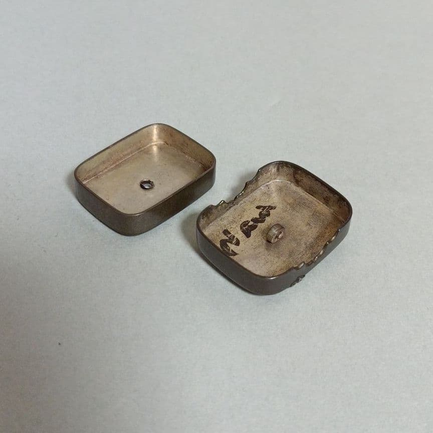 名品金工根付　朧銀地　四分一地　花丸高彫象嵌　根付　幕末明治