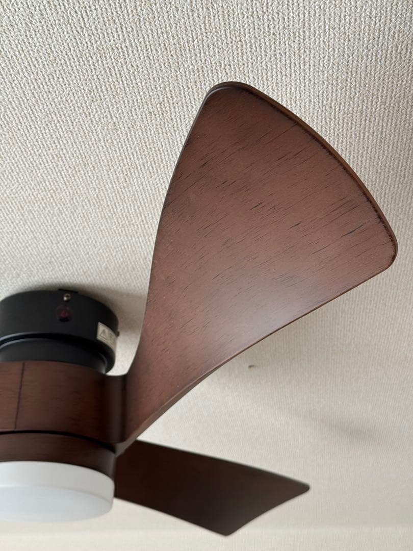 【24年購入】LOWYA シーリングファンライト 3枚羽根 ブラックウォルナット