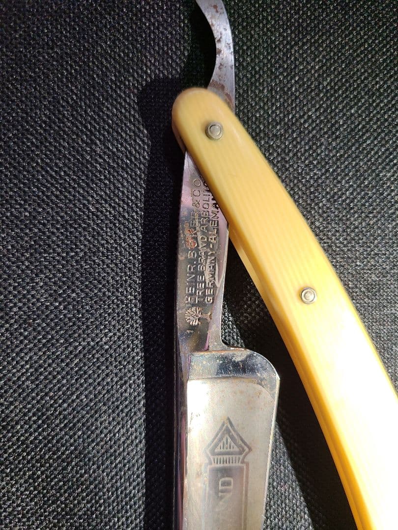 プロ理容師用剃刀　旧型　アンティーク