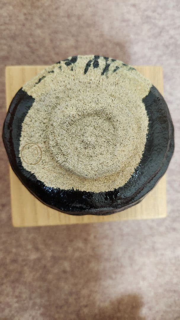 伊曽嶋窯　黒織部写茶碗　谷古石香作　堀内宗完（兼中斉）書付　(共箱)