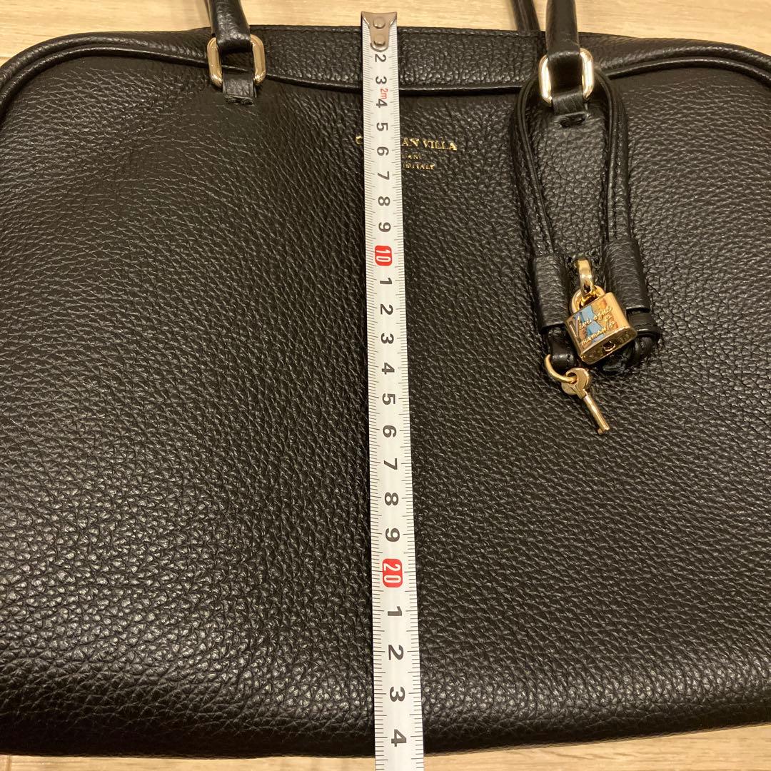 CHRISTIAN VILLA チャーム付きシュリンクレザーハンドバッグ