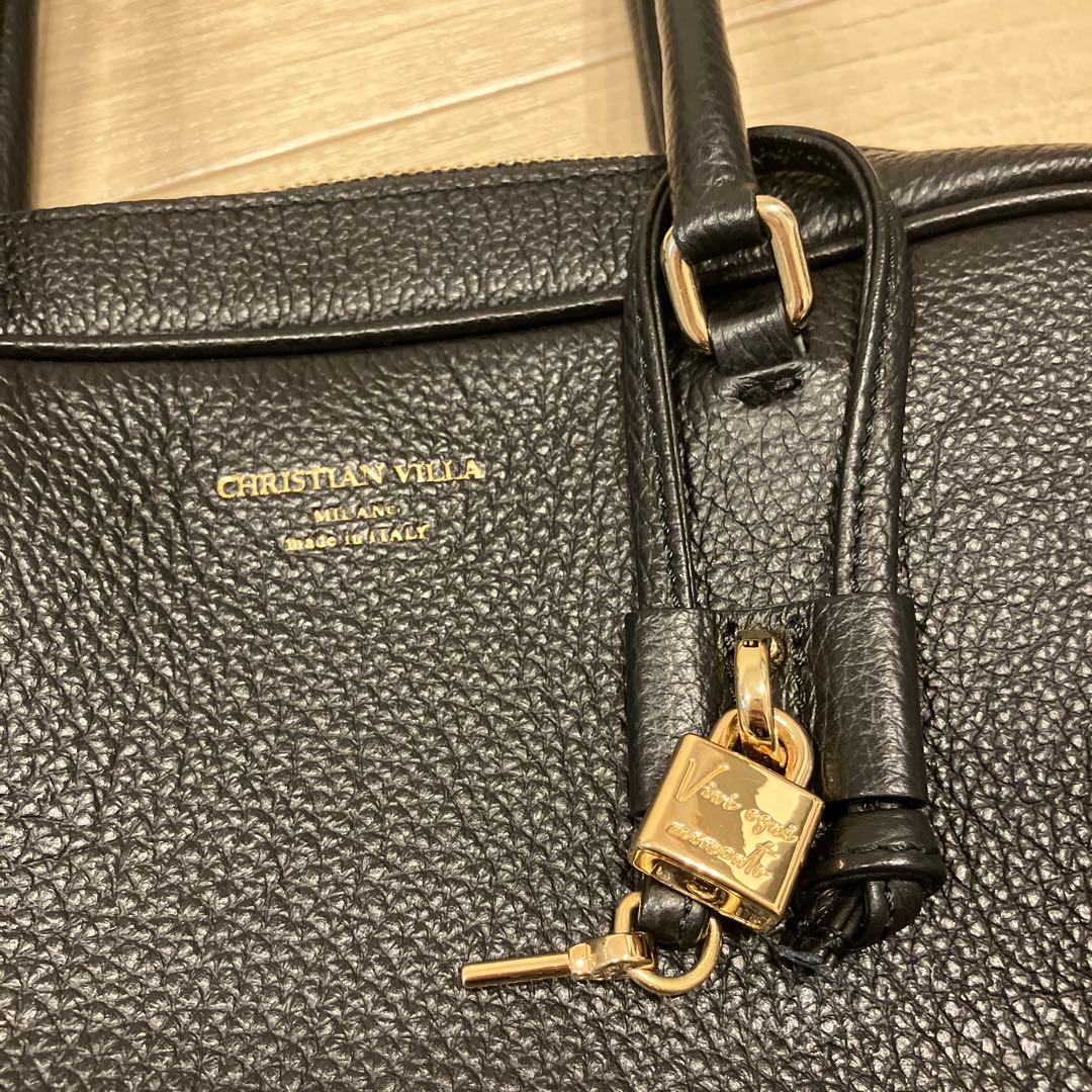 CHRISTIAN VILLA チャーム付きシュリンクレザーハンドバッグ