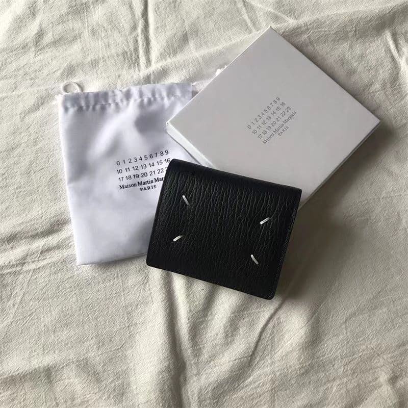 大人気商品 マルジェラ 二つ折り財布 グレインレザー 男女兼用