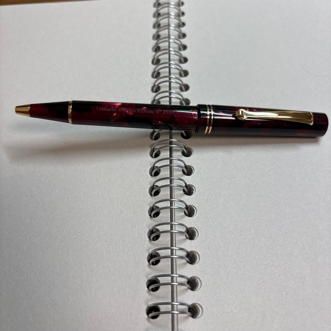 レオナルド　モーメントゼロ　マーブルレッド