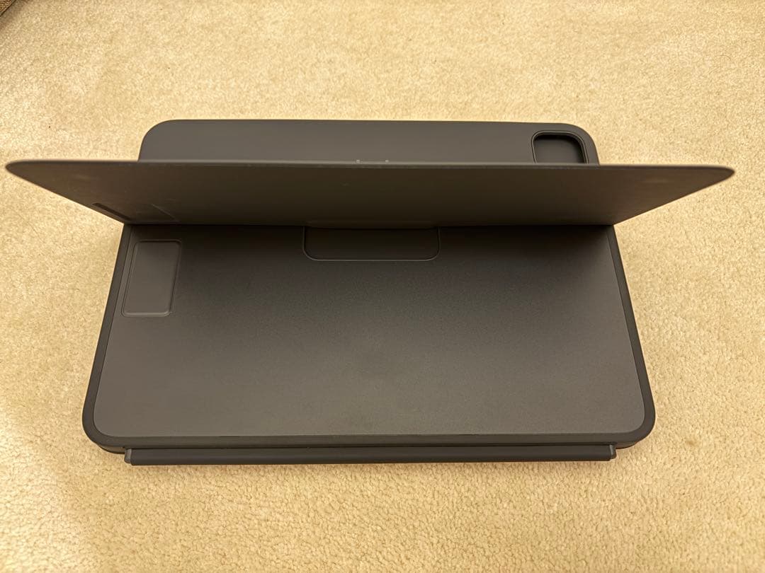 ほぼ未使用 iPad Pro 11インチ (M4 M5) Combo Touch