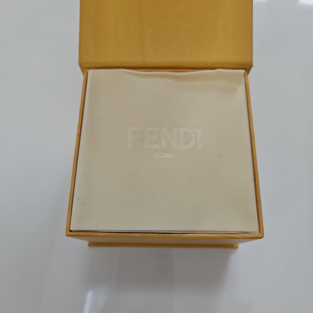Fendi ブローチ 黒・金