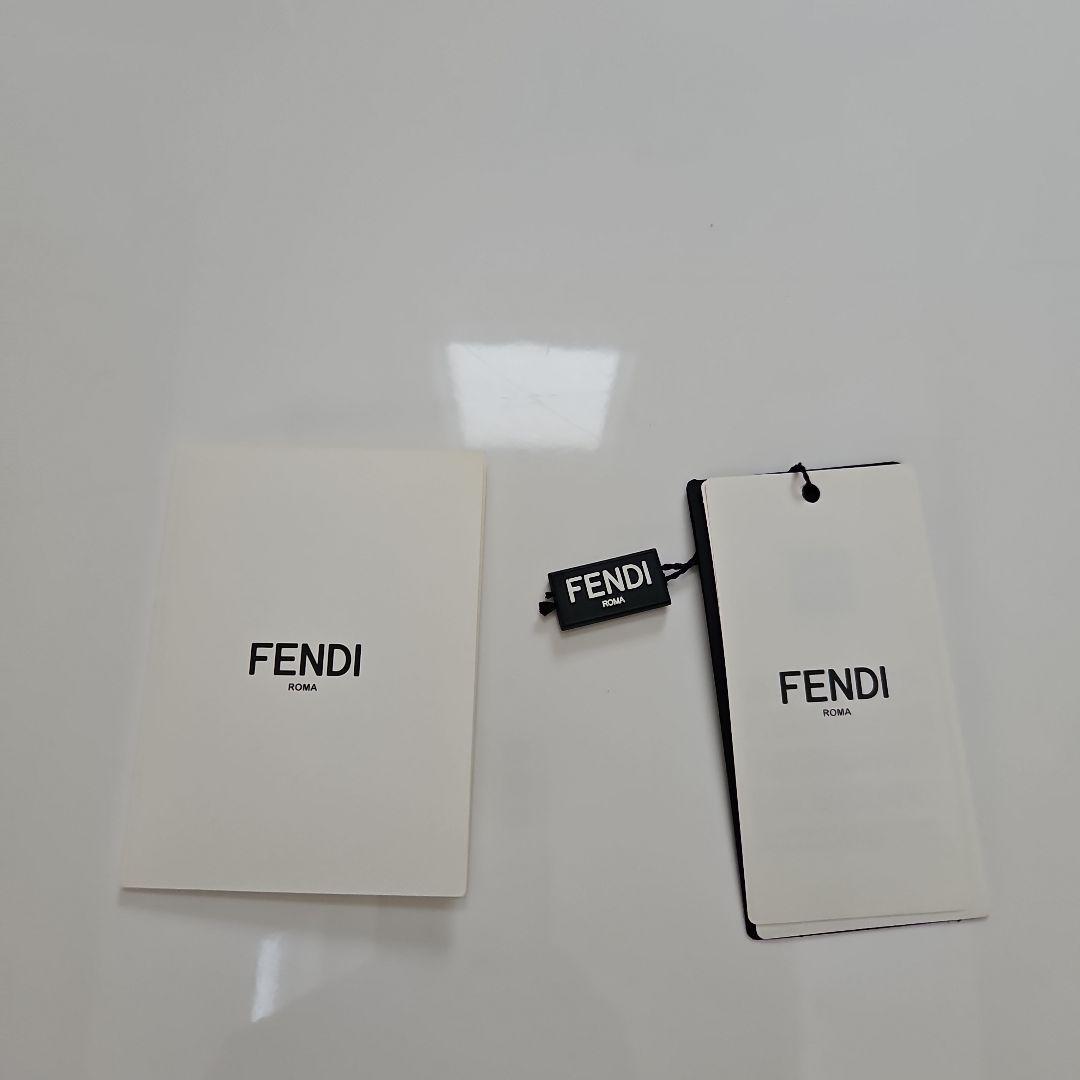 Fendi ブローチ 黒・金