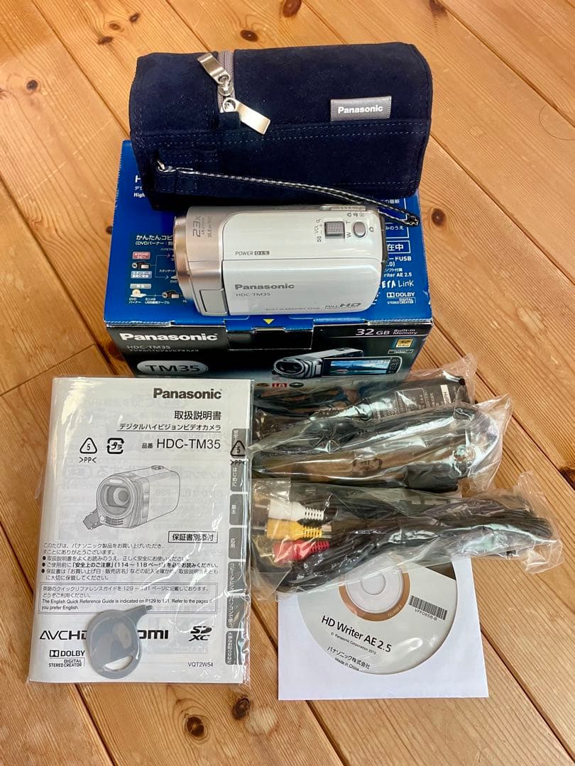 【美品】Panasonicビデオカメラ本体+専用ソフトケース+SDカードセット