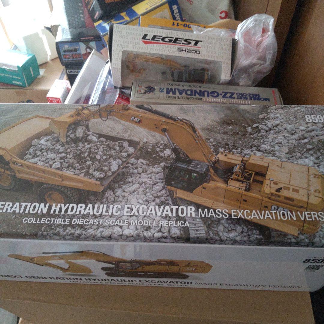 模型製作用品 CAT 395 NEXT GENERATION EXCAVATOR 85959