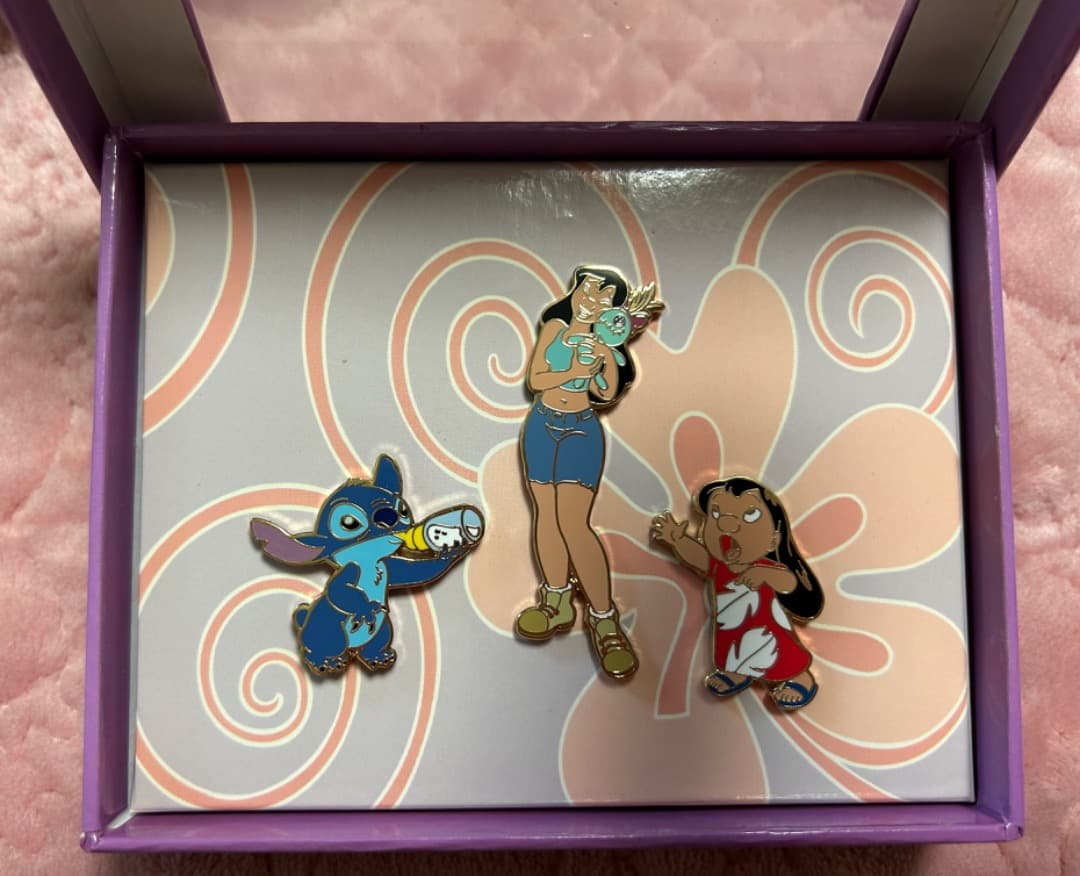 ディズニーモール　スティッチ　ピンバッジ　LE250