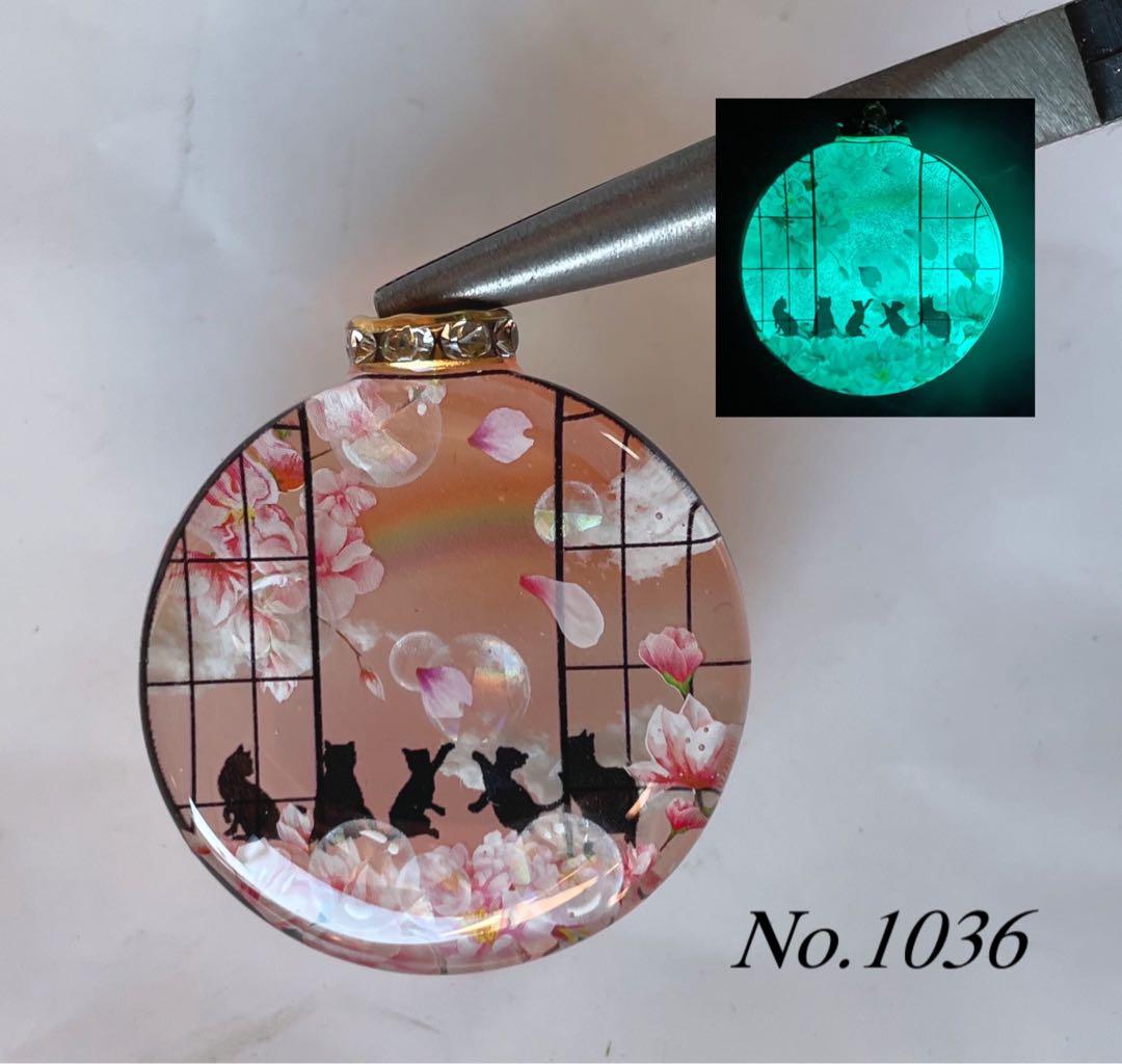 RUKURUKU/桃の花と親子猫　　蓄光　オルゴナイトキーホルダー