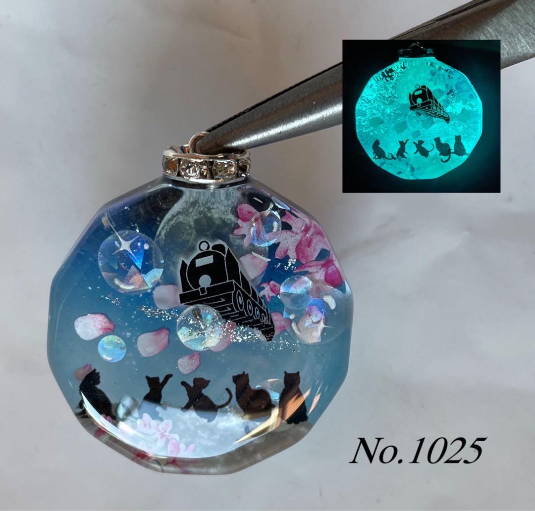 RUKURUKU/桃の花と親子猫　　蓄光　オルゴナイトキーホルダー