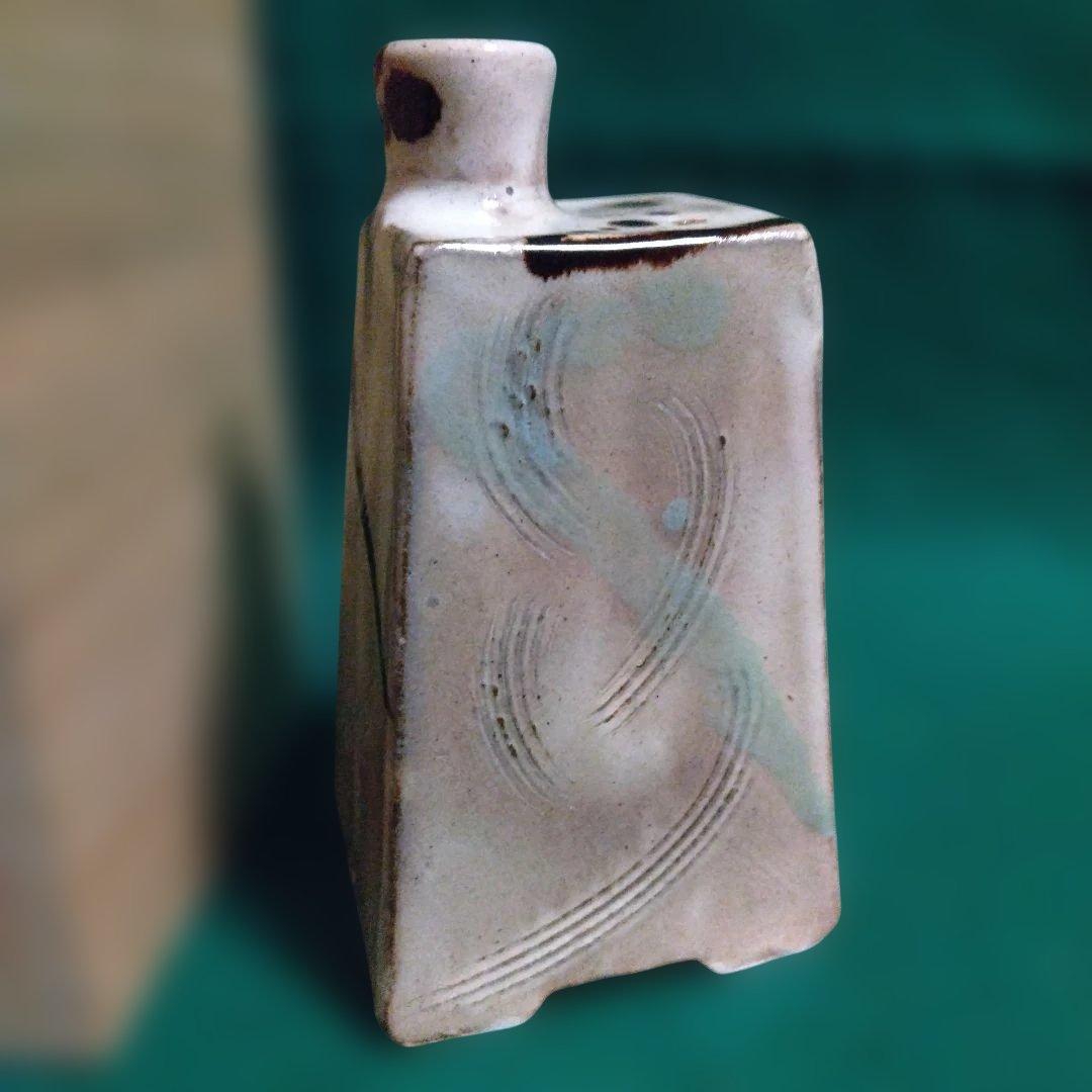 手彫り模様の陶器 四角形 木箱付き　龍山作