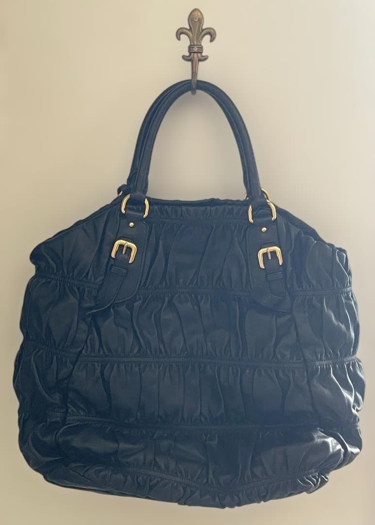 ✨最終✨美品✨️PRADA レザーバッグ ブラック　ギャザー