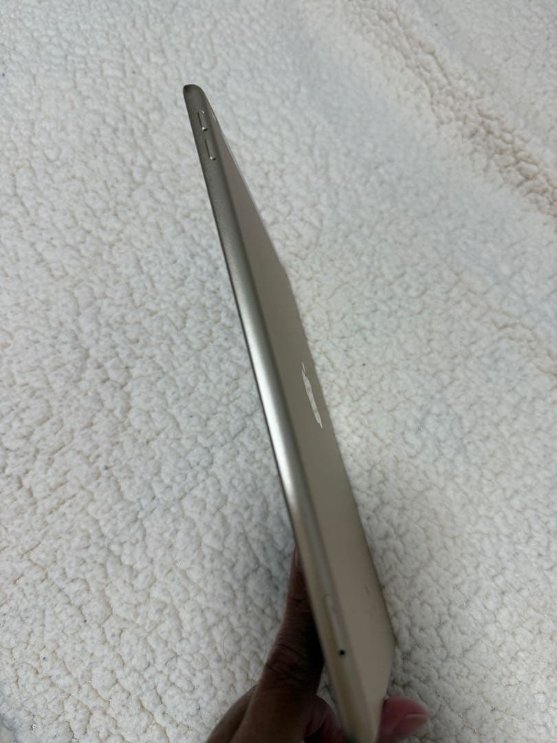 iPad Apple第5世代３２G Wi-Fi+celular ソフトバンク