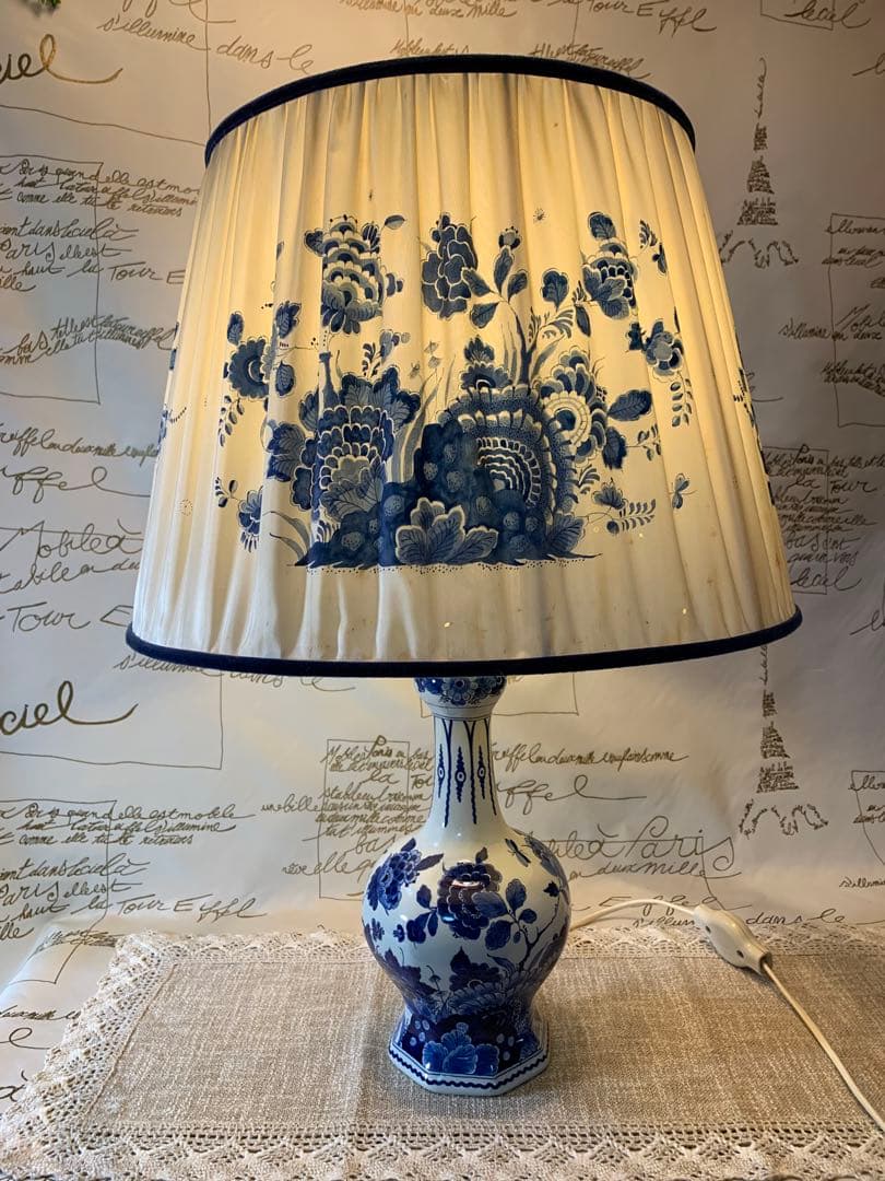 ロイヤルデルフト　破格！レアなビンテージの大型電気スタンドシェードも手書きです！