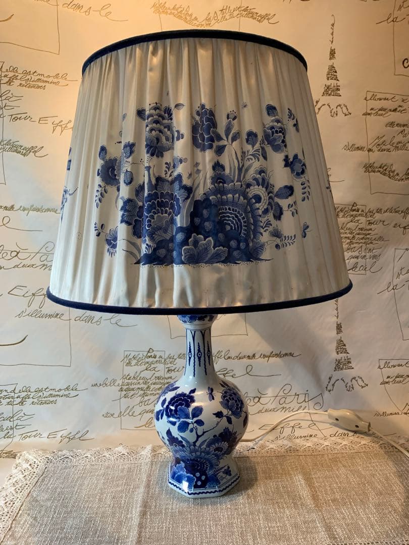 ロイヤルデルフト　破格！レアなビンテージの大型電気スタンドシェードも手書きです！