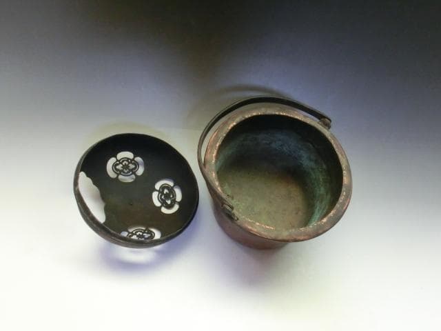手炉■手焙り 花紋透かし 古銅製 手火鉢 手あぶり 火器 時代物 骨董品■