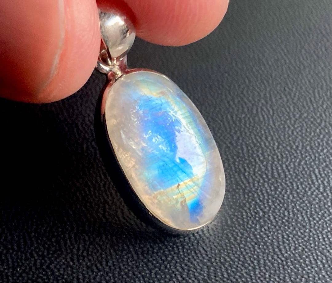 かな様用　月の女神が創造した愛の守護石　虹のロイヤルシャインブルームーンストーン