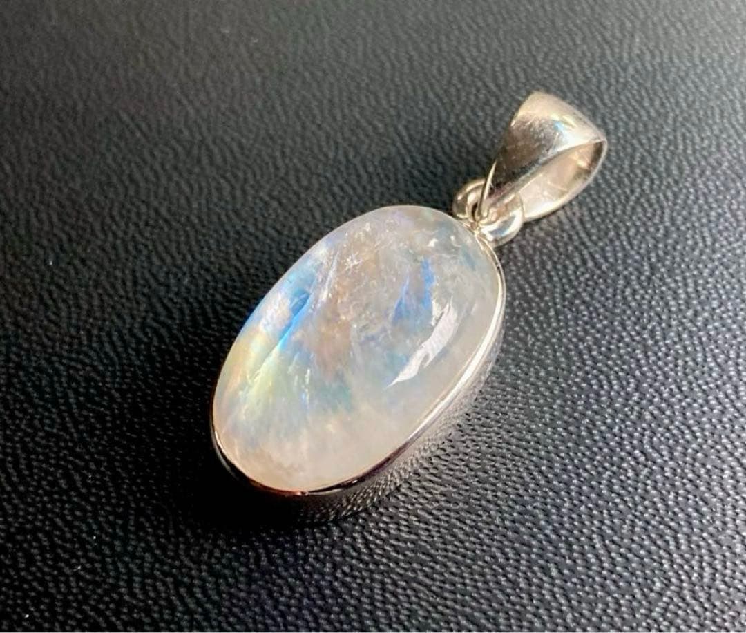かな様用　月の女神が創造した愛の守護石　虹のロイヤルシャインブルームーンストーン